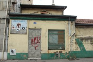 Ancienne salle de jeu de sarbacane : le Jeu de l’Aigle, 27 rue Soleysel - mai 2015 © H. Jacquemin